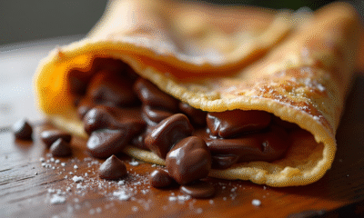 Gros plan sur une crepe dentelle croustillante au chocolat